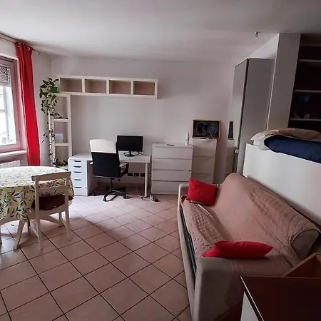 Near Metro דירה *