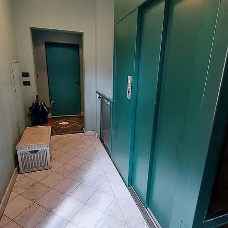 Near Metro Apartment