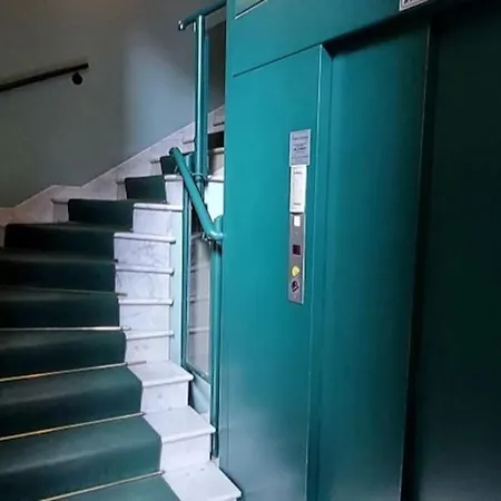 Near Metro * トリノ