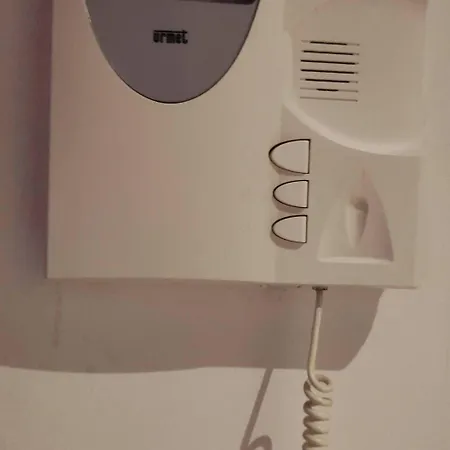 Near Metro アパート *