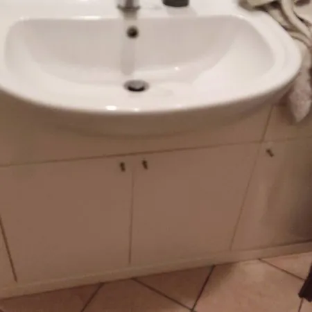 Near Metro アパート *